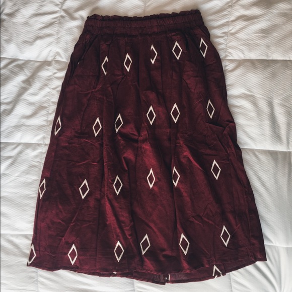 Roolee marquise diamond embroidered skirt burgundy - Picture 8 of 8